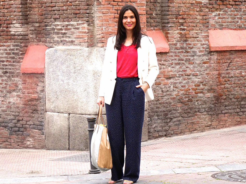 look con pantalones de lunares