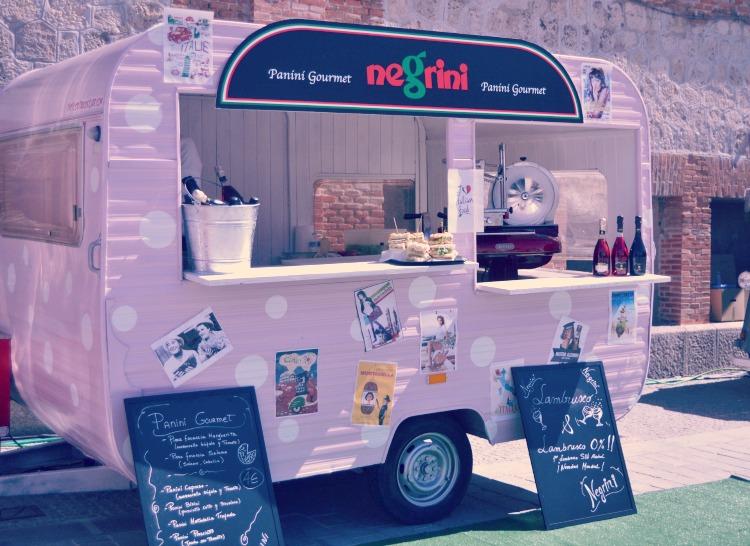 mercado central, diseño, matadero, madrid , emprendedores, decoracion, decor, eventos, gorumet, lunch, brunch, gourmet, comida, furgoneta, van, caravana, crepes, bocatas, 