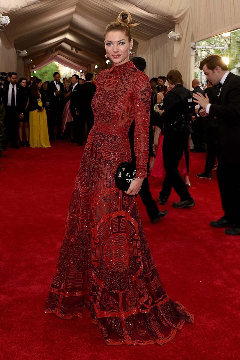 alfombra_roja_celebrities_e_invitados_gala_met_2015_425875307_800x