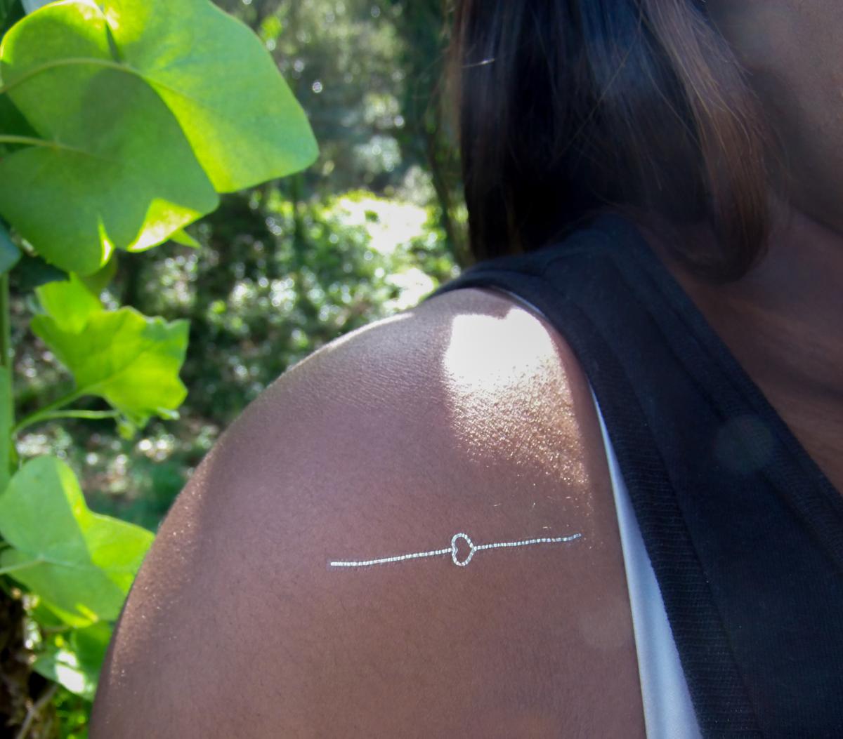 Metallic Tatto: "Bershka"