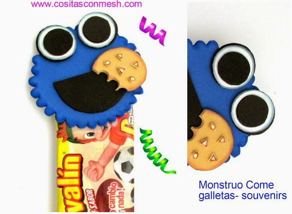 Dulce y animado el adorable monstruo de las galletas en una exhibición  caprichosa