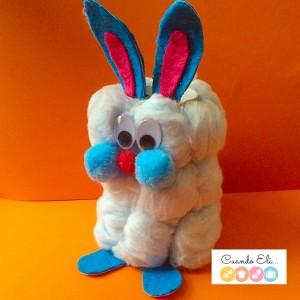 Conejito con tubo de carton