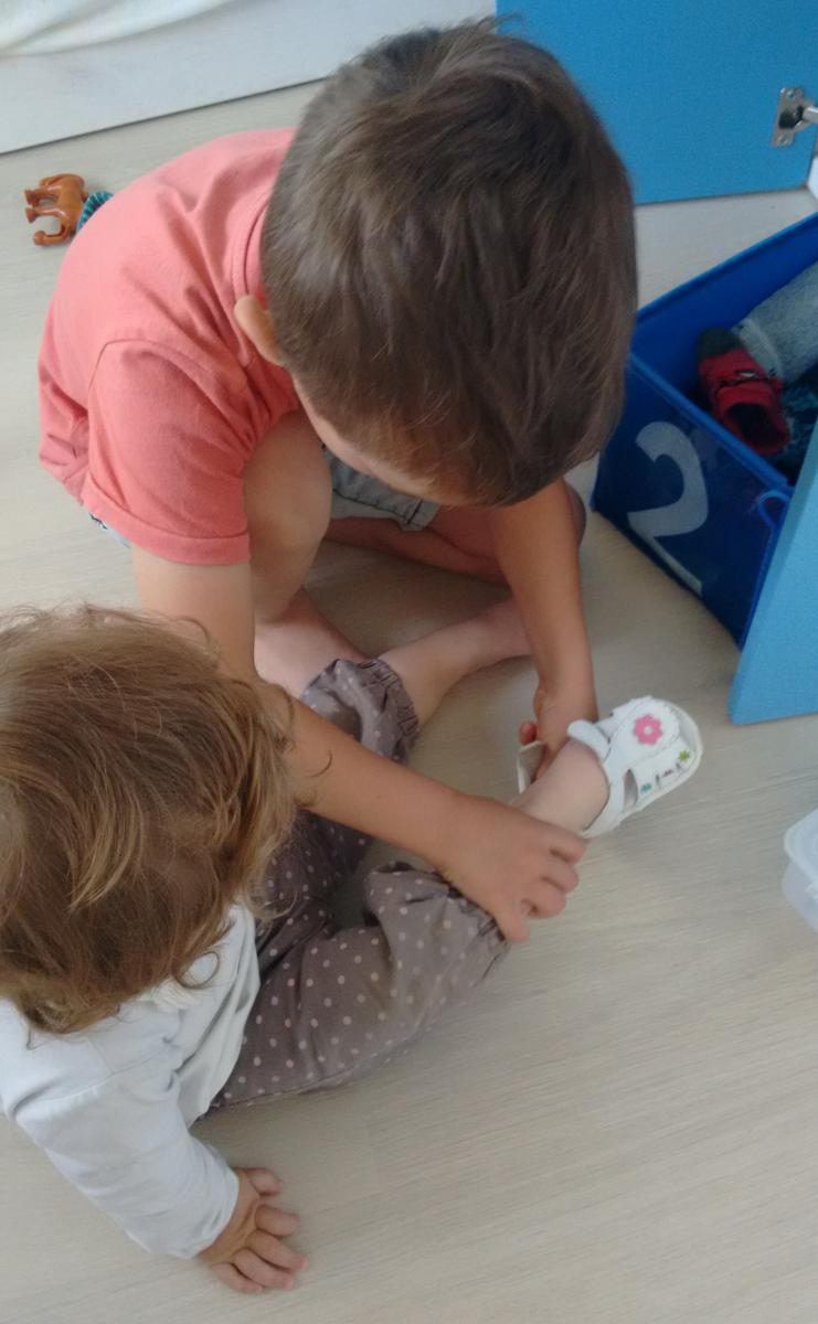 vida practica zapatos - montessori en casa