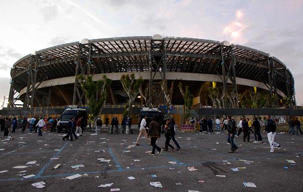 Exterior del estadio San Paolo, Nápoles.