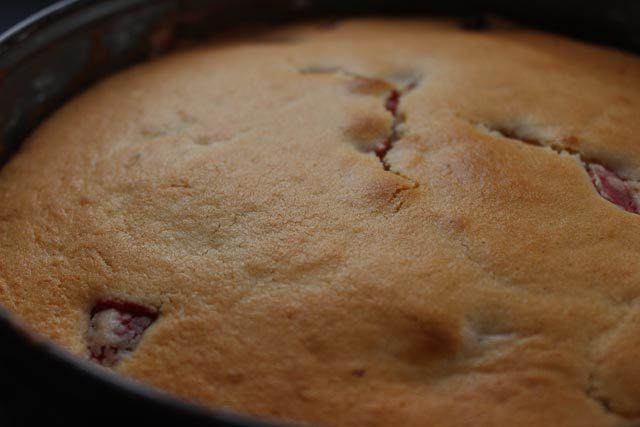 Pastel de fresas horneado