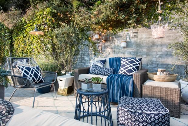 Navy_And_White_Backyard_Patio