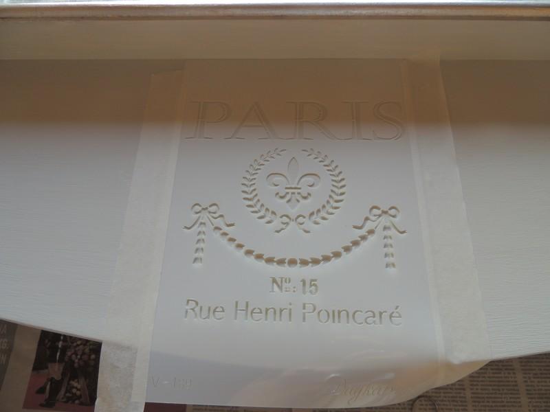 ponemos la plantilla o stencil para estarcir el dibujo