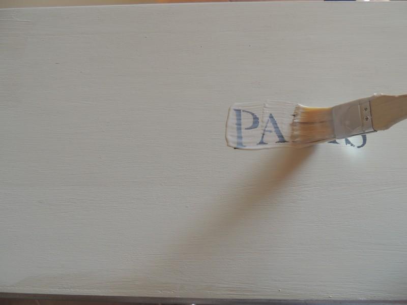 aplicamos el barniz en todo el mueble