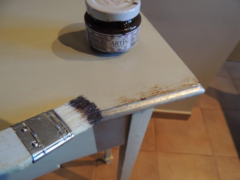 aplicamos la patina con un pincel