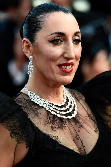 Rossy de Palma, deslumbró con joyas de Chopard y vestido negro de transparencias de Juanjo Oliva