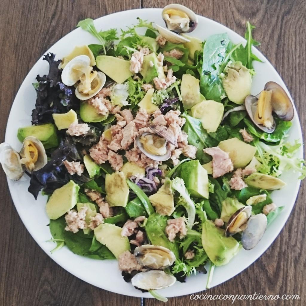ensalada-almejas-aguacate