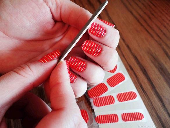 Pegatina puesta en uña