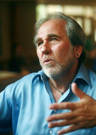 Los Pensamientos Curan Más que los Medicamentos-Bruce Lipton
