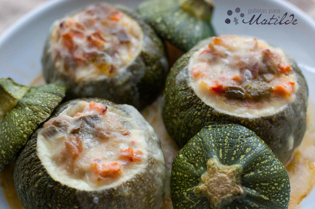 Calabacines rellenos de manitas de cerdo