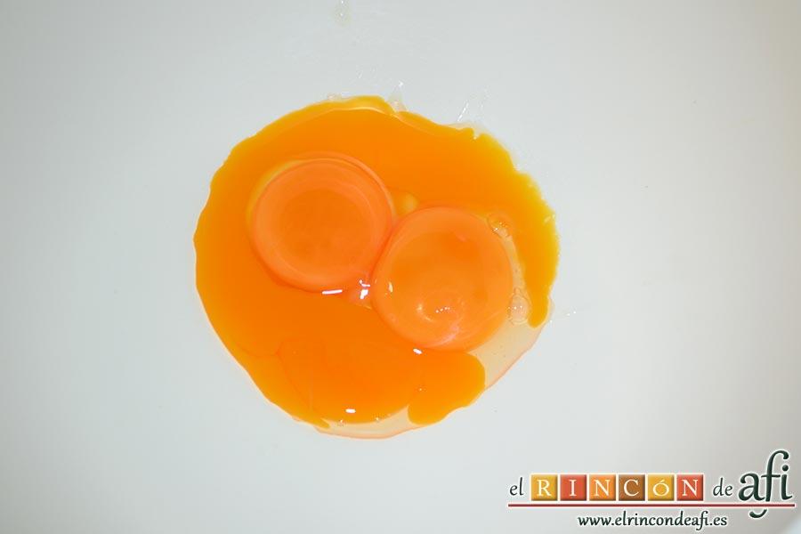 Tarta de queso japonesa, colocamos en un bol las yemas reservando las claras en otro bol