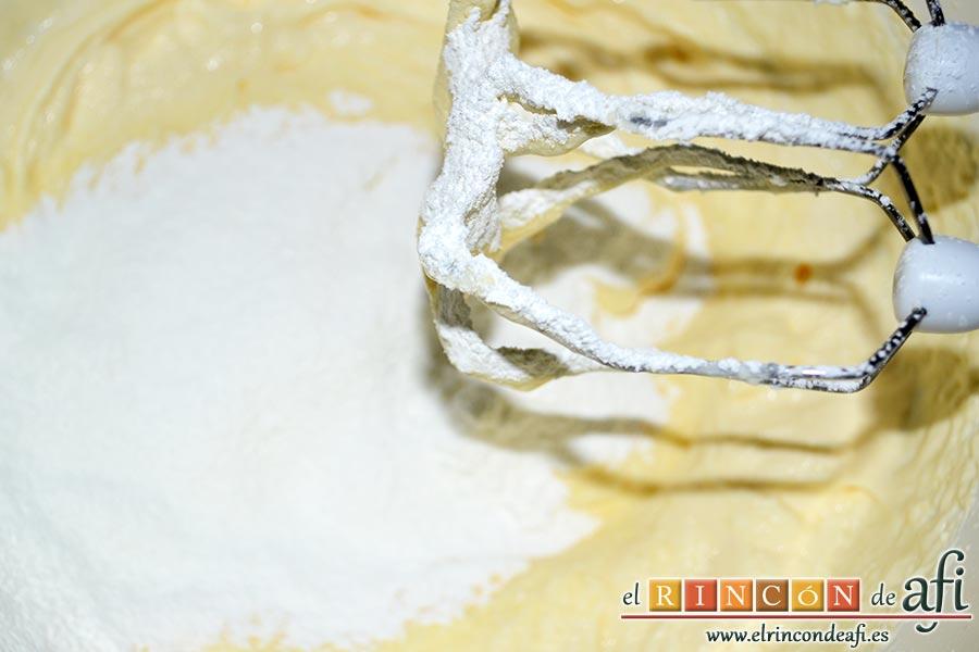 Tarta de queso japonesa, añadimos la maizena tamizada