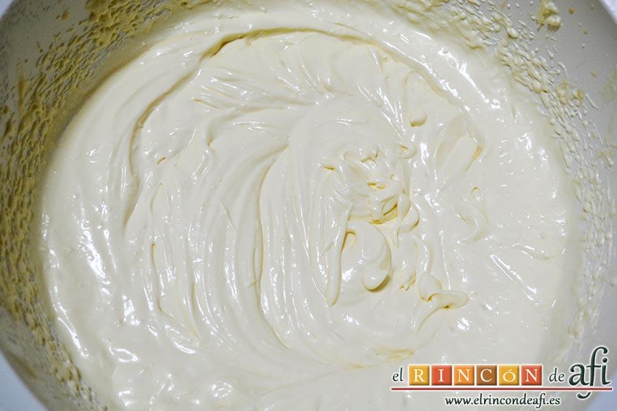 Tarta de queso japonesa, seguimos batiendo todo bien hasta que queden integrados y reservamos