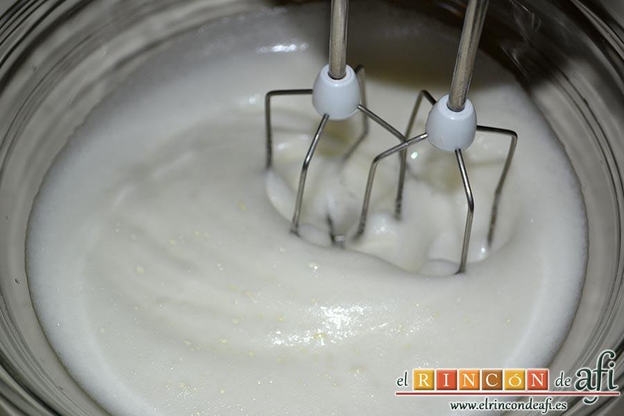 Tarta de queso japonesa, batimos hasta que comiencen a cuajar