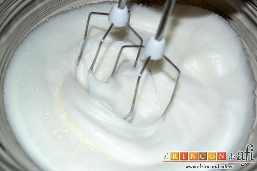 Tarta de queso japonesa, añadimos el resto de los 40 gramos de azúcar