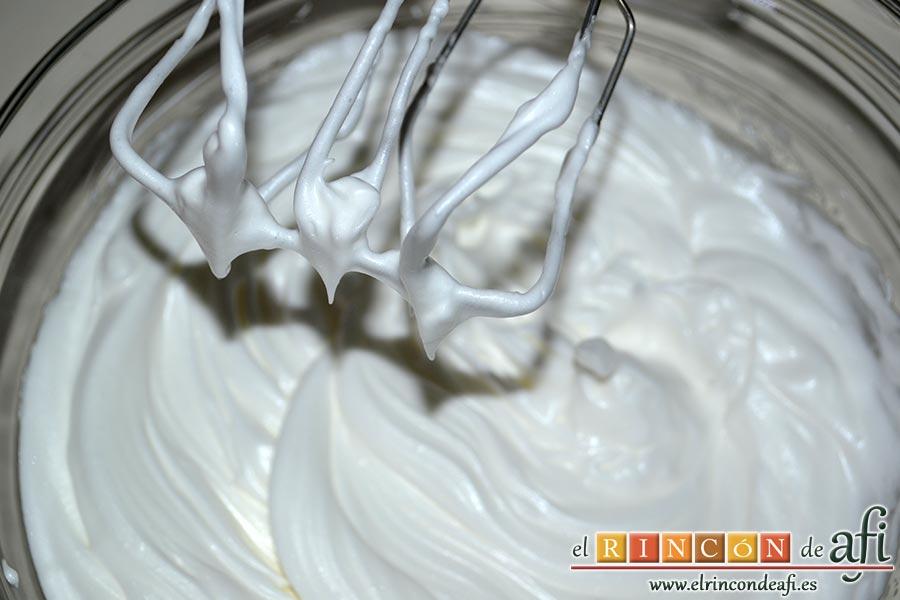 Tarta de queso japonesa, seguimos batiendo hasta conseguir un merengue firme y brillante