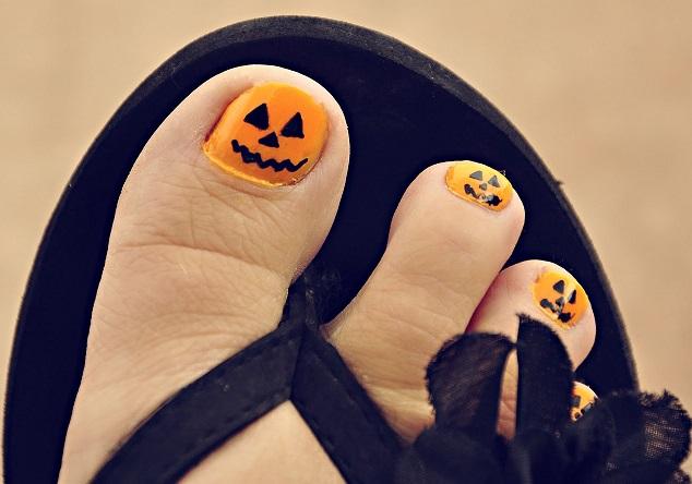 diseño halloween para uñas de pies