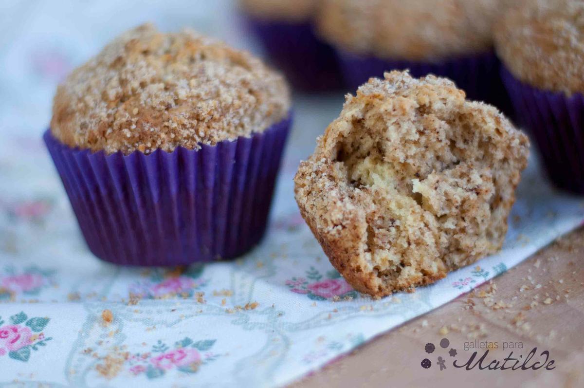 Muffins de nuez con streusel o arena de nuez