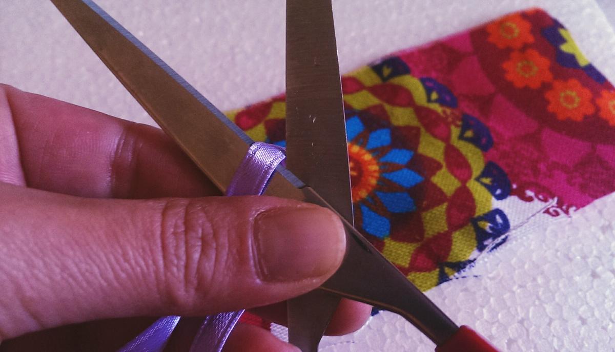 Cortamos las cintas de raso