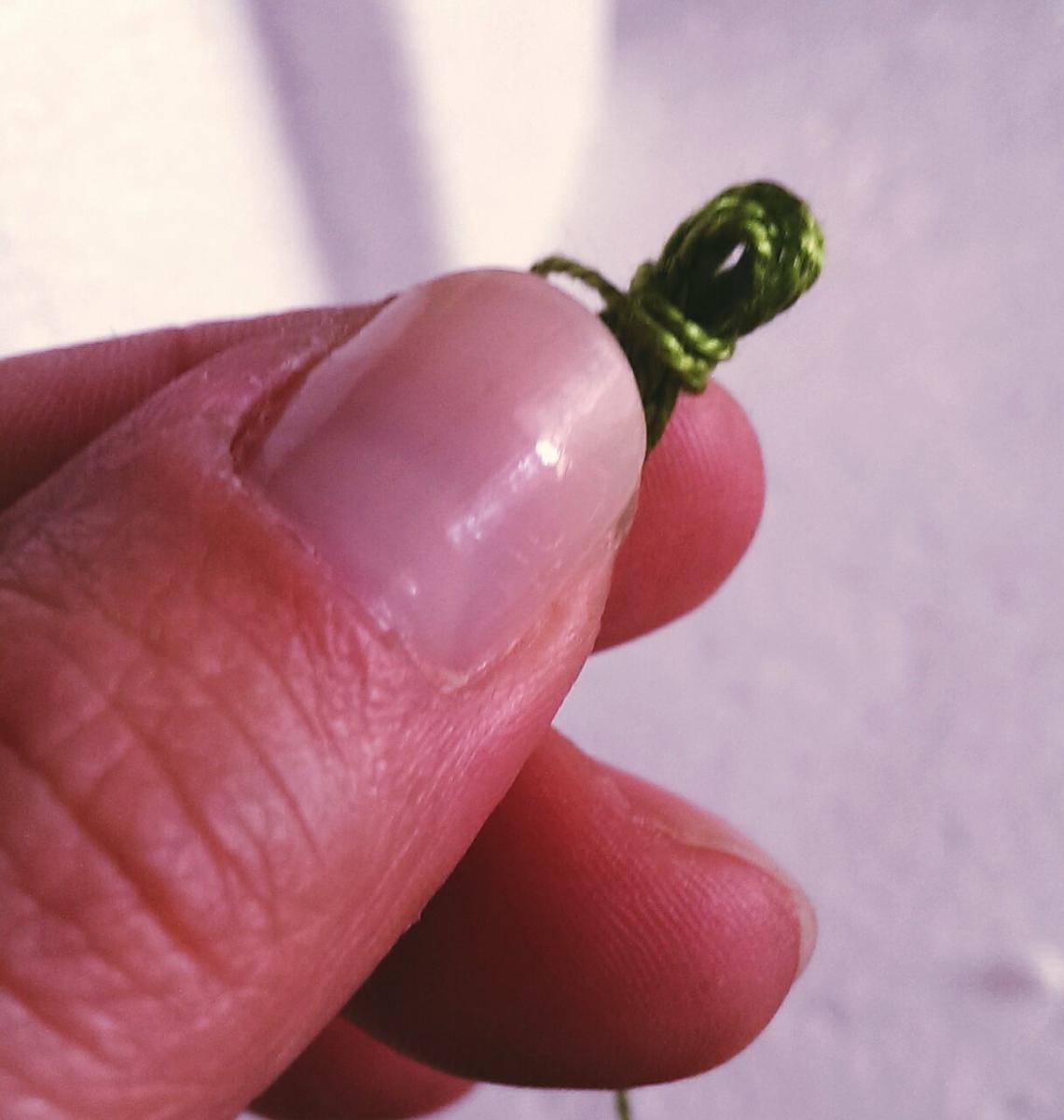 Sujetamos en uno de los extremos