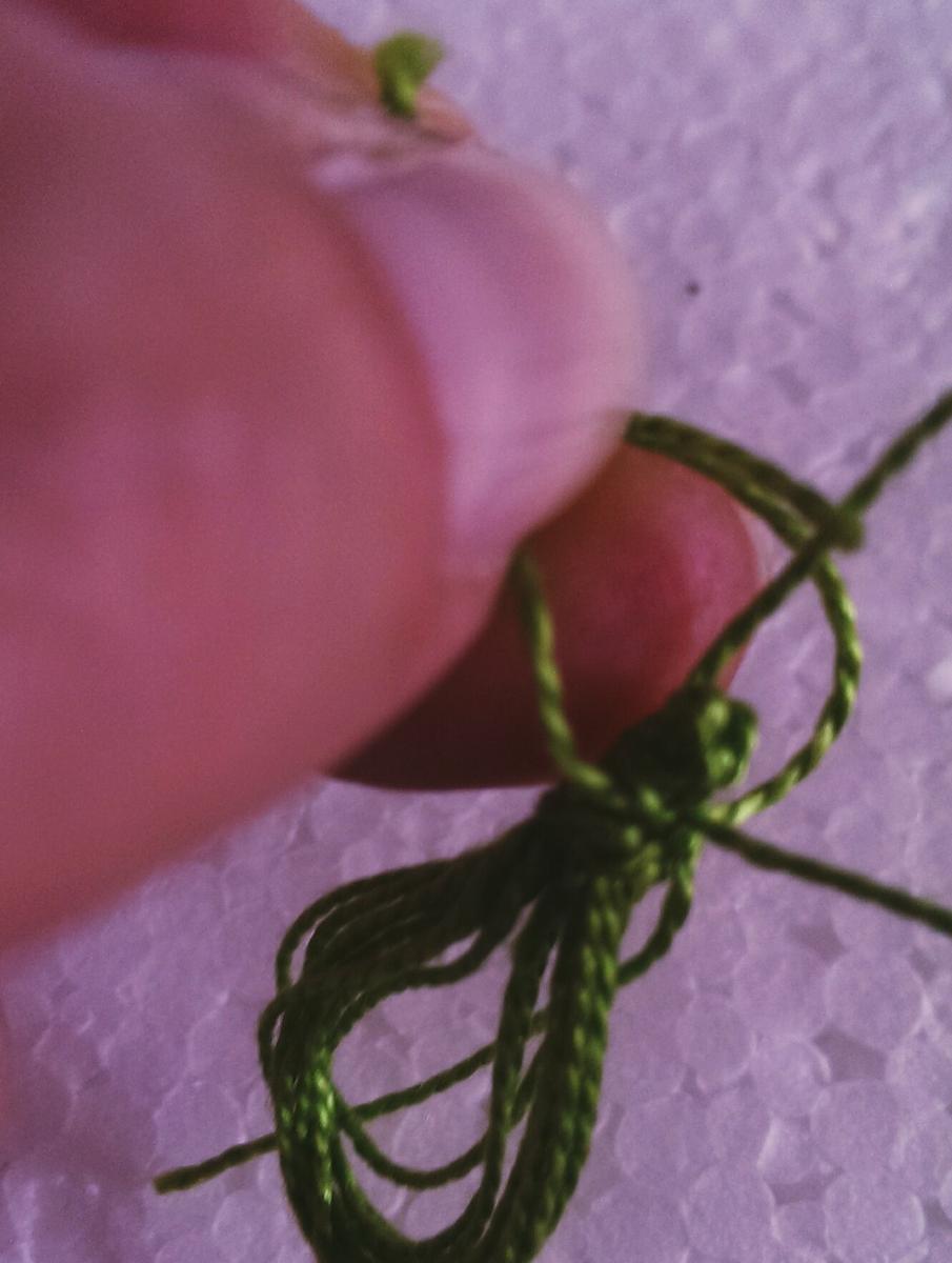 Anudamos el sobrante con uno de los extremos