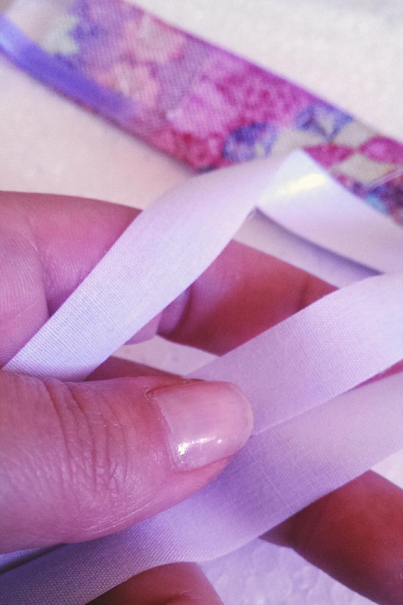 Cortamos las tiras necesarias para ajustar al ancho de la pulsera