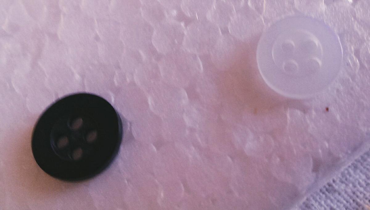 Elegimos un botón pequeño del color que mas nos vaya.