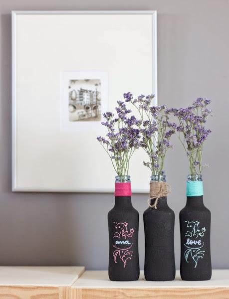 diy-botellas-de-cristal-pintura-pizarra-florero