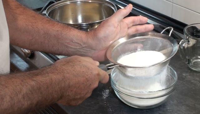 Profiteroles de Nata (crema de leche) con Chocolate caliente11