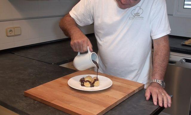 Profiteroles de Nata (crema de leche) con Chocolate caliente47