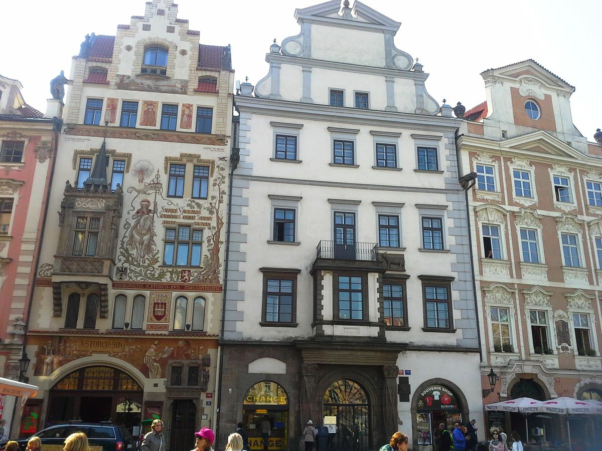 De izquierda a derecha: Casa Storch, Casa del carnero de Piedra y Casa de la Mesa de Piedra