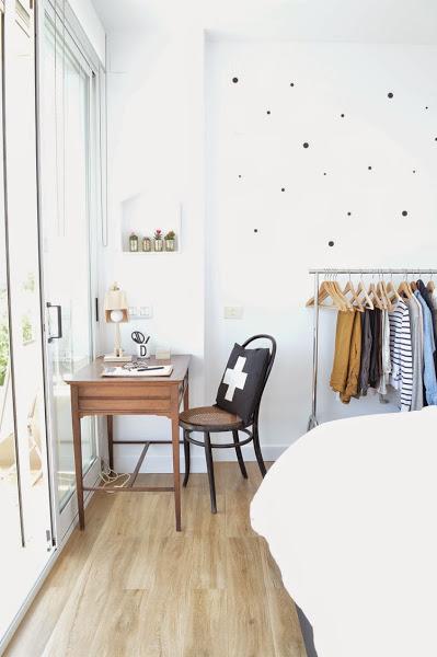 antes-despues-dormitorio-suelo-lamas-autoadhesivas-estilo-nordico