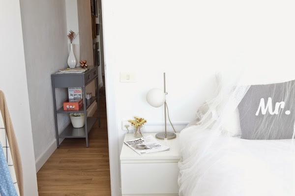 antes-despues-dormitorio-suelo-lamas-autoadhesivas-estilo-nordico