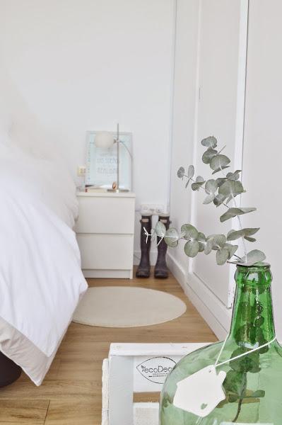 antes-despues-dormitorio-suelo-lamas-autoadhesivas-estilo-nordico