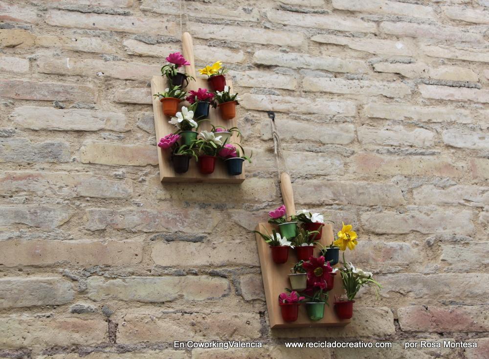 Mini jardín vertical cápsulas Proyectos de RecicladoCreativo.com en Coworking Valencia