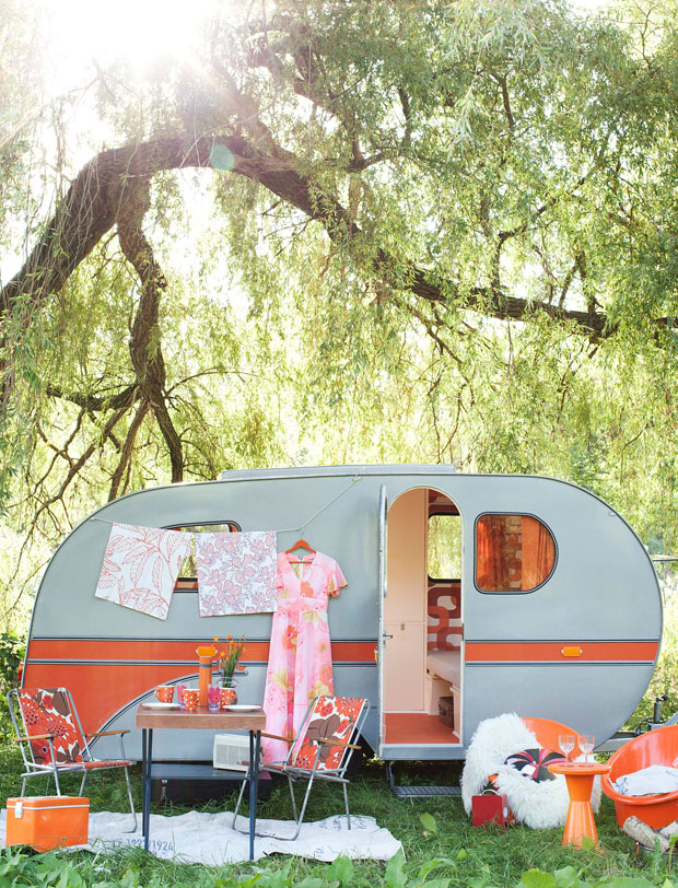 Glamping caravana naranja