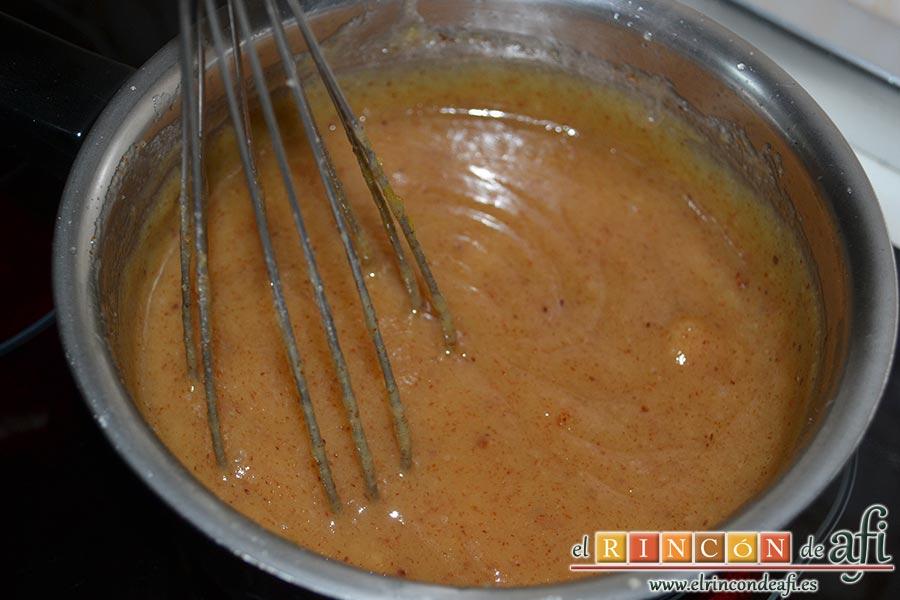 Bienmesabe canario, poner la mezcla de nuevo al fuego sin dejar de batir por 5 minutos