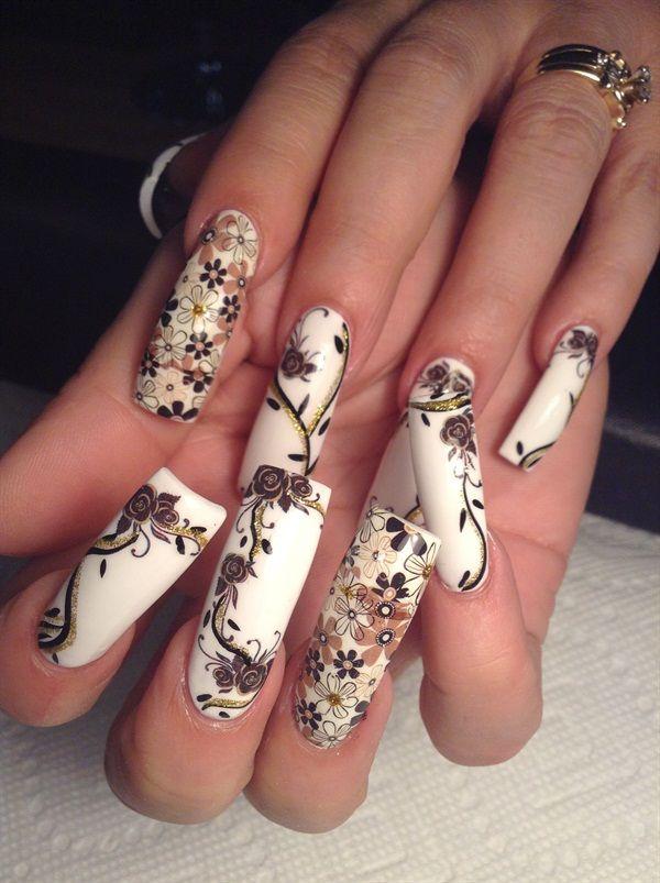 uñas largas con flores