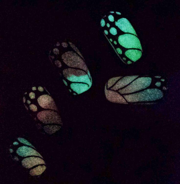 uñas animal print en la noche