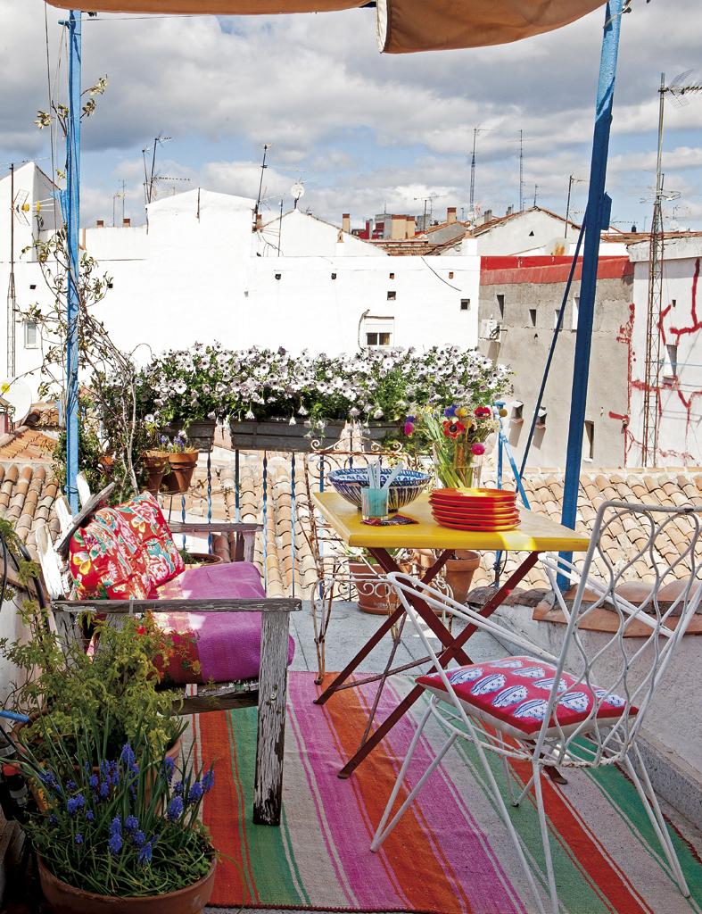 ATICO EN MADRID CON ACENTOS RUSTICOS TERRAZA
