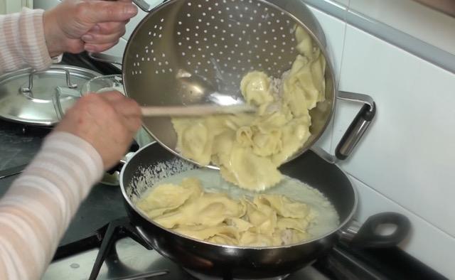 Raviolis con Salsa de Nueces24