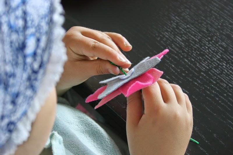 Taller de Creactividad: Diy diadema de flores de fieltro7