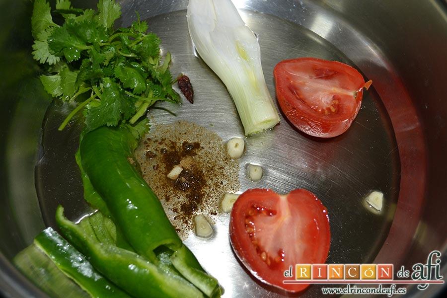 Vieja sancochada, añadimos la guindilla y el comino en polvo