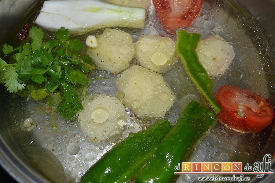 Vieja sancochada, salamos ligeramente y cubrimos con agua