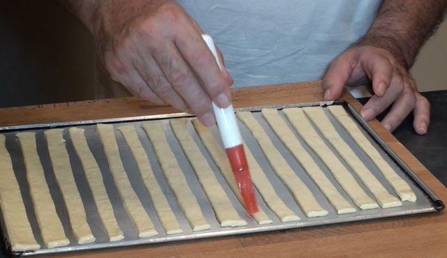 Grisines Palitos con escamas de sal36