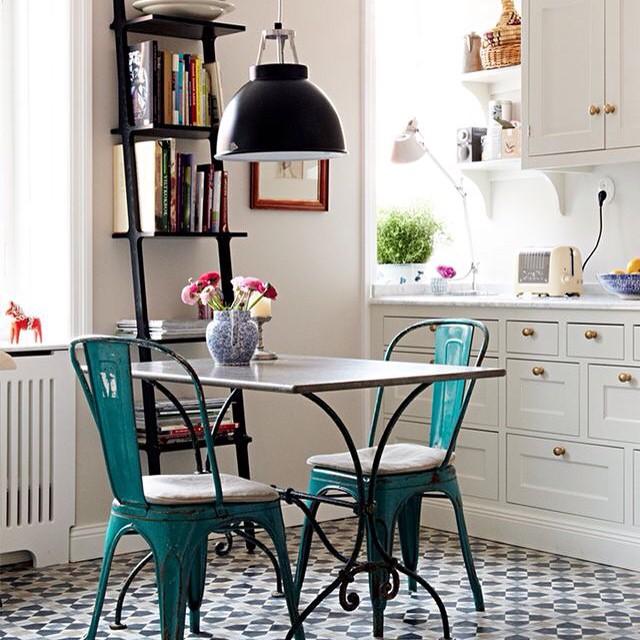 COCINA SUELO HIDRAULICO SILLAS TOLIX